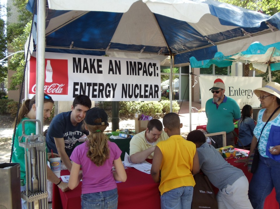 Chapter Members Educate Kids about Energy on Earth Day